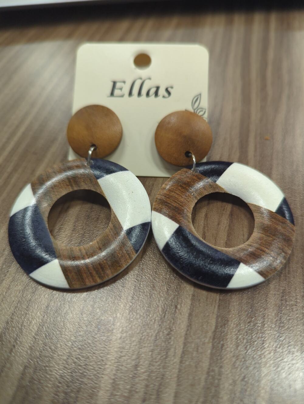 Ellas wooden earrings Brown wood grain black and white